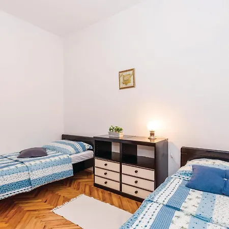 Stunning In With House Sea View Apartman